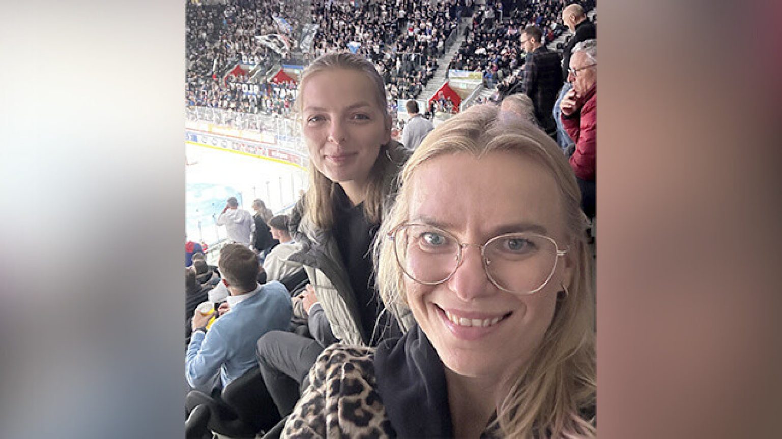 Naša spoločnosť je hrdá na to, že je generálnym sponzorom ZSC Lions a oficiálnym sponzorom Swiss Ice Hockey, zastrešujúcej organizácie švajčiarskeho ľadového hokeja. Tak sme si arénu v Zurichu boli pozrieť aj my.