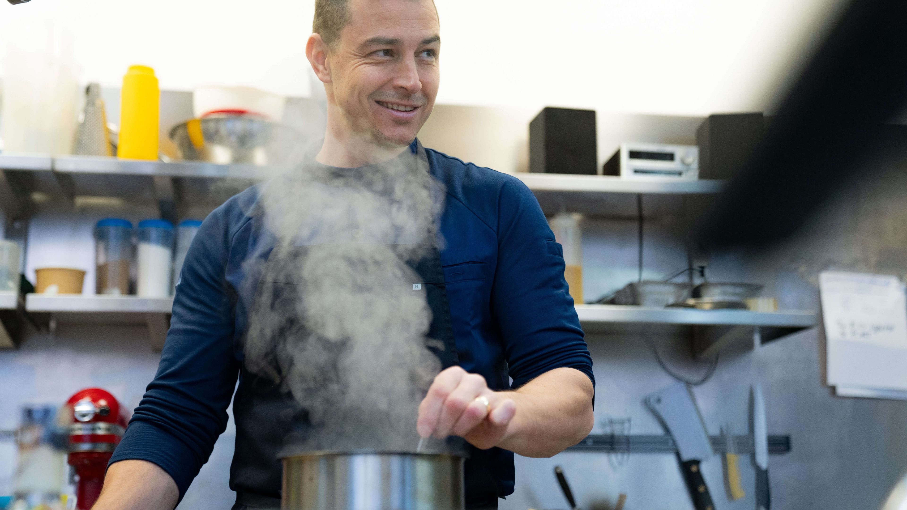 Šéfkuchár Michal Konrád odišiel z luxusnej ázijskej reštaurácie variť „na ulicu“